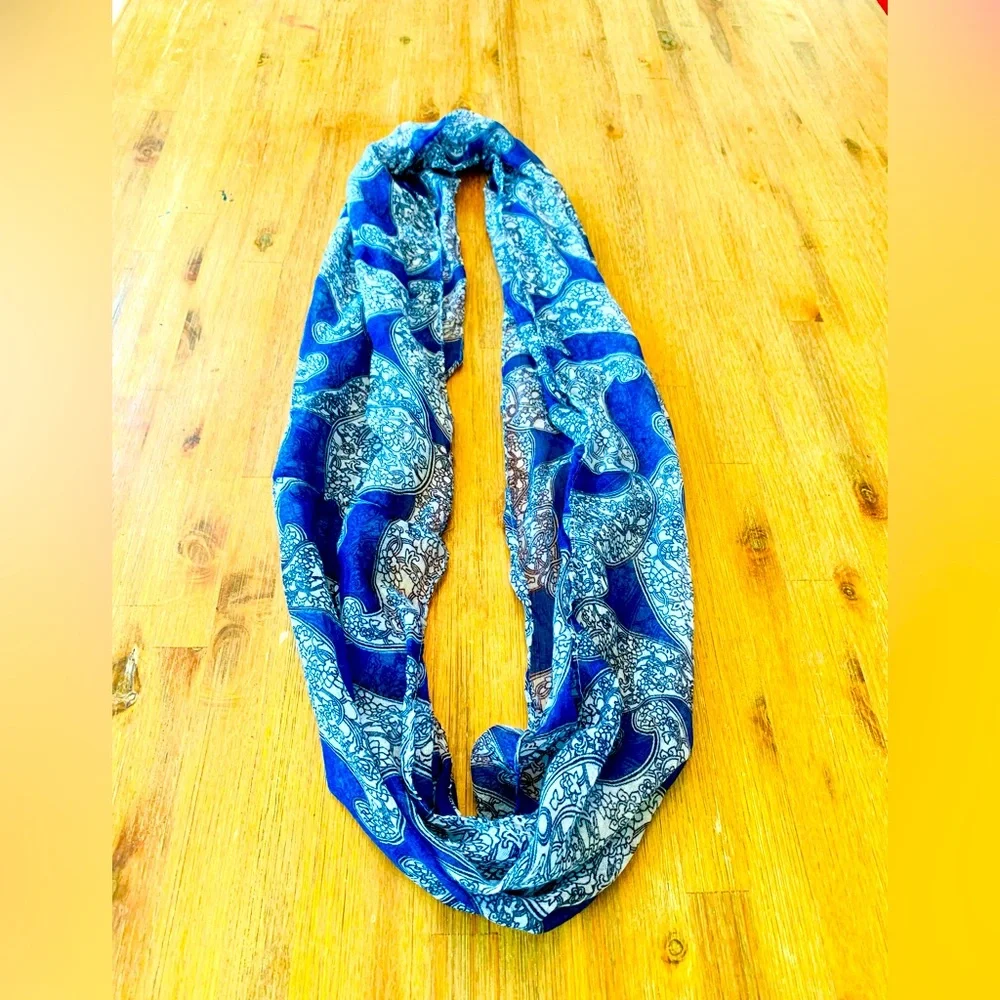 Elegant Blue Paisley infinity Scarf